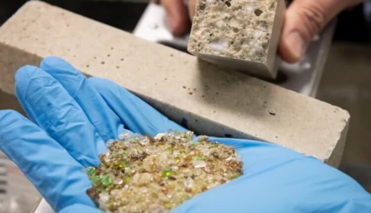 Картинка к новости «Учёные снизят стоимость бетона, добавив в него вместо песка стекло»