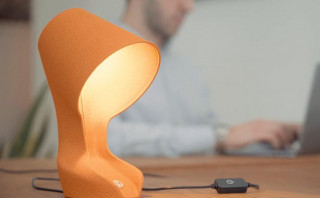 В Италии стартап делает настольные лампы из апельсиновой кожуры